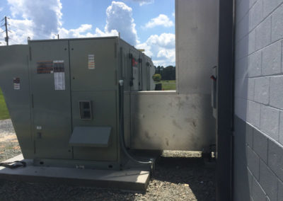 commercial hvac unit with outside duct